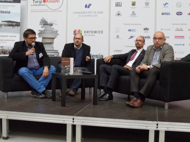 Sebastian Rosenbaum, Bogusław Tracz, Jerzy Gorzelik i Piotr Spyra podczas debaty na Targach Książki Katowice 2013