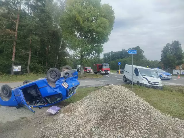 Dwie osoby, które zostały ranne podczas wypadku zostały przewiezione do szpitala.