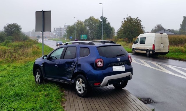 W ciągu niespełna dwóch dni (29 i 30 września 2022), na drogach powiatu oświęcimskiego doszło do wielu stłuczek, kolizji drogowych i potrącenia pieszego. To zdjęcia z kolizji w Zatorze.