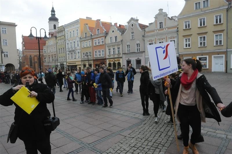 400 uczniów na Rynku w Opolu.