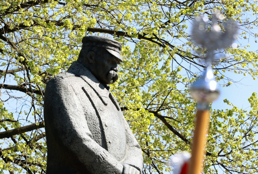 Pod pomnikiem Piłsudskiego w Łodzi odbyły się kilka dni temu...