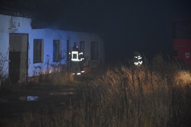 Pożar przy ulicy Stolarskiej w Miastku. W budynku było dwóch bezdomnych