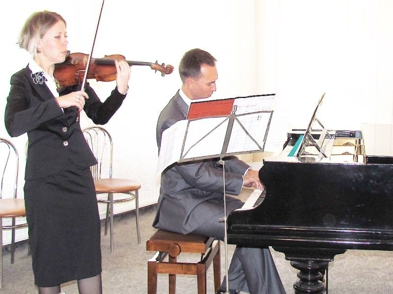 Anna i Marcin Mackiewiczowie zagrali melodie z „Nocy i dni”