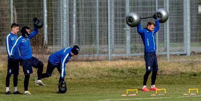 Piłkarze Lecha Poznań czeka niezwykle trudne zadanie w niedzielnym starciu z Cracovią.