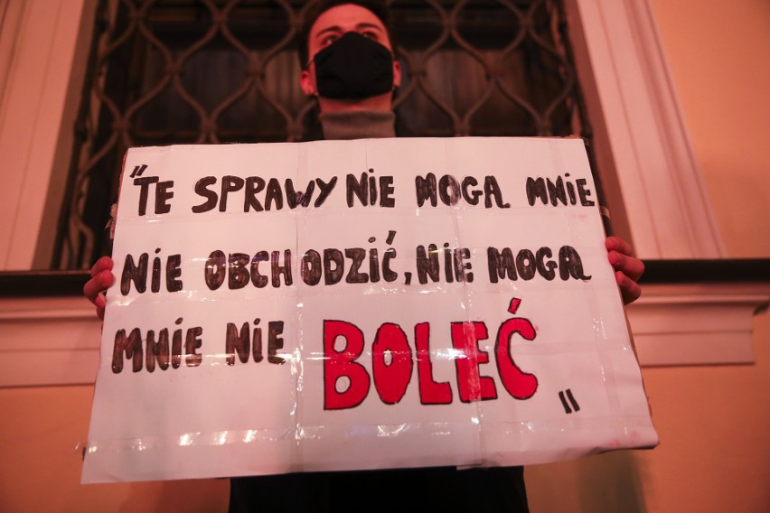 Niedzielny protest przed kurią