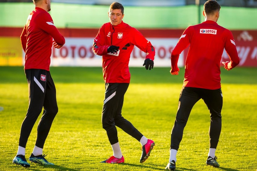 Reprezentacja Polski trenowała w poniedziałek na stadionie...