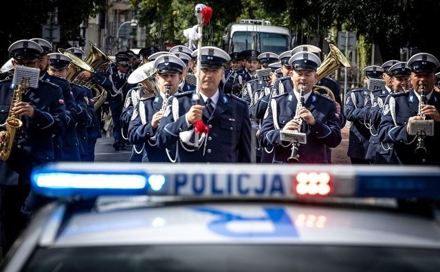 Obchody przed Grobem Policjanta Polskiego. Zobacz kolejne zdjęcia. Przesuwaj zdjęcia w prawo - naciśnij strzałkę lub przycisk NASTĘPNE