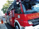 Zderzenie dwóch aut na al. Jana Pawła II w Bydgoszczy. Dwa zastępy strażaków na miejscu