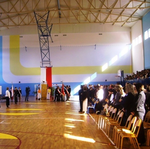 Otwarcie największej szkolnej hali sportowej w powiecie odbyło się w minioną sobotę w Osieku.