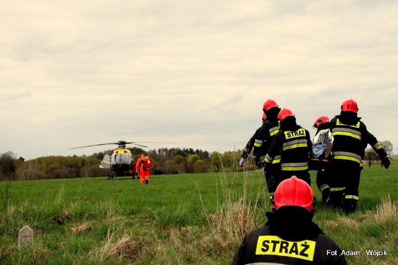 Motorowerzysta wjechał w pociąg na niestrzeżonym przejeździe...