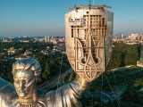 Symboliczny koniec minionej epoki. Najsłynniejszy pomnik na Ukrainie przeszedł metamorfozę. Już nie jest sowiecki