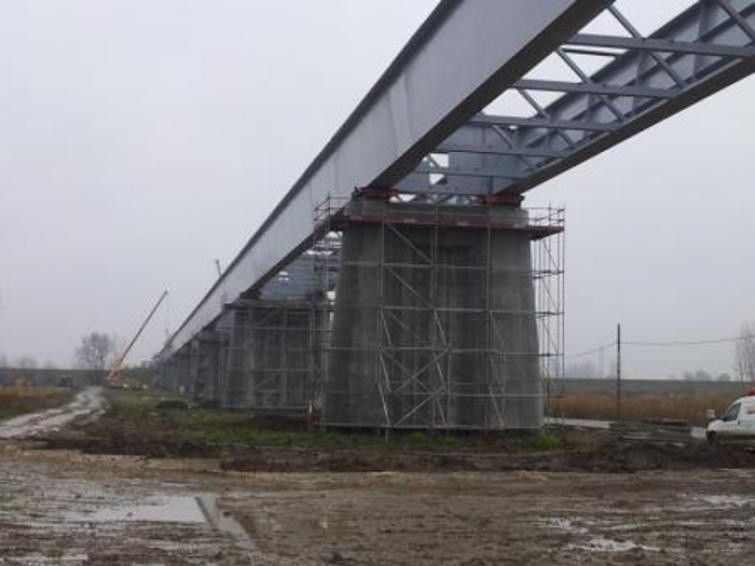 Most w Połańcu rośnie w oczach. Zobacz zdjęcia z budowy