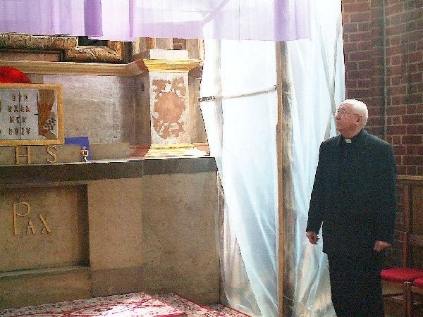 - Ten ołtarz to dobro nie tylko kościoła i  katolików, ale również miasta - mówi ks. infułat  Tadeusz Nowicki