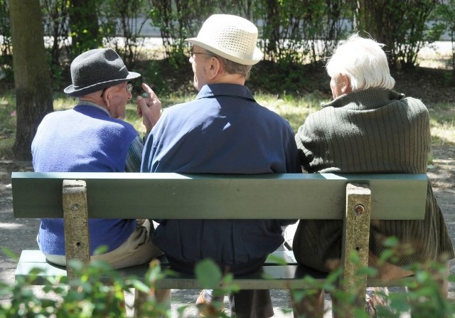 Najniższe emerytury dostają niemal wyłącznie kobiety, rzadko kiedy mężczyźni. Najwyższe - odwrotnie. Na świadczenie w wysokości ponad 5 tys. zł może liczyć tylko co ósma kobieta i 88 proc. mężczyzn.