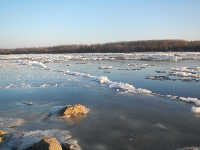 Rzeki będzie wzbierać, ale nocne przymrozki spowolnią topnienie lodu i śniegu, a słońce w dzień spowoduje szybsze parowanie wody