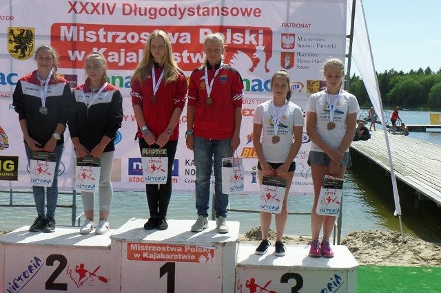 Kajakowa dwójka w kategorii młodziczek  Jagoda  Bajda i Urszula Opałka (z prawej) zdobyła brązowy medal