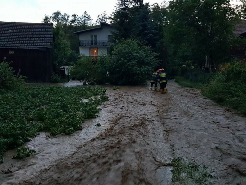 Potężna nawałnica przeszła w okolicach Krakowa. Zalane domy...