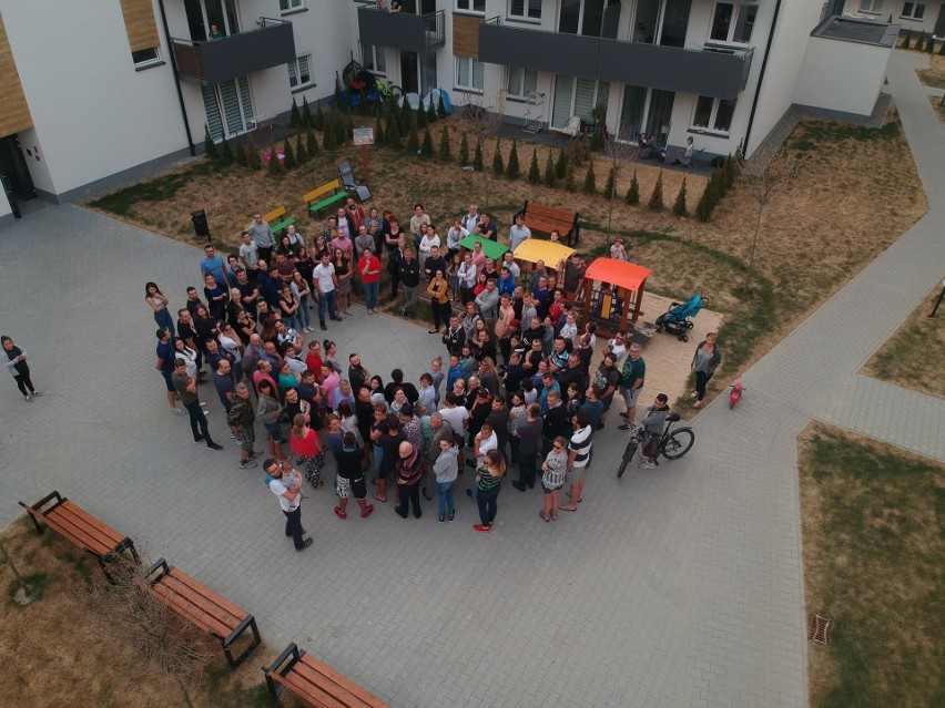 Mieszkańcy bloków przy ulicy Domagały, choć do lokali już...