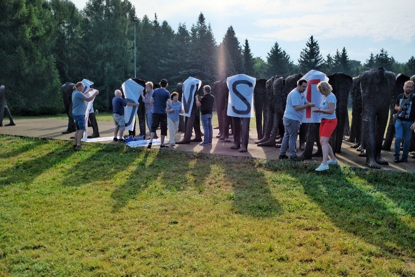 Koszulki "konstytucja" na "Nierozpoznanych" Magdaleny...