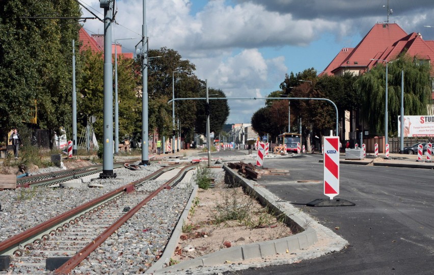 Grudziądz. Trwa układanie nowego asfaltu na ul. Chełmińskiej. Spodziewajcie się zmian w ruchu. Zobacz zdjęcia 