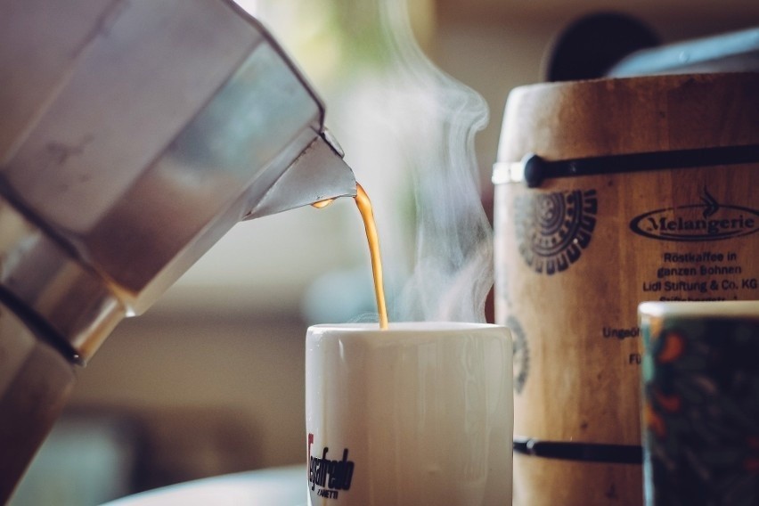 Kofeina zawarta w kawie może powodować przejściowy wzrost...