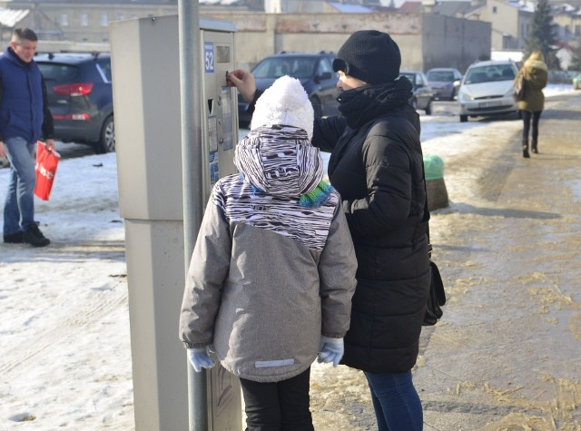 Niektóre parkometry nie chcą przyjmować bilonu.