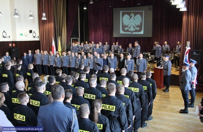 182 nowych policjantów na Dolnym Śląsku [ZDJĘCIA]