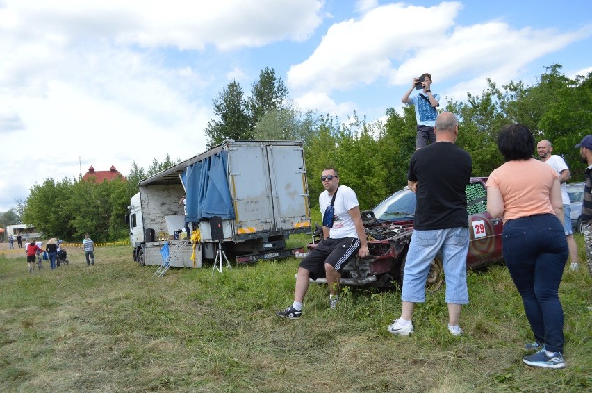 Wraki ścigały się w tumanach kurzu [FOTO]