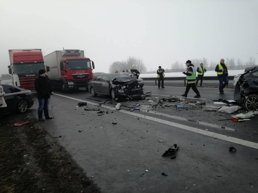 Karambol na A1 koło Piotrkowa Trybunalskiego. Zderzenie...