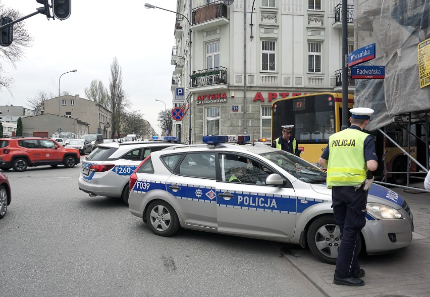 Autobus zahaczył o rusztowanie i stanął w poprzek ulicy! Nietypowa kolizja w centrum 