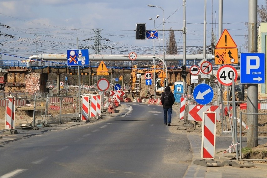 Budowa linii tramwajowej na Popowice. Prace przy ulicy...