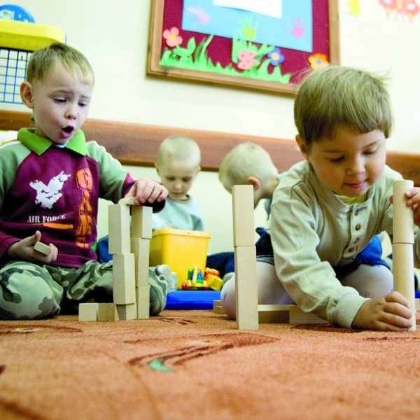 Z przodu Kacper Kalmus, Patrycja Lewicka, z tyłu - Łukasz i Karol Kołpakowie podczas zabawy