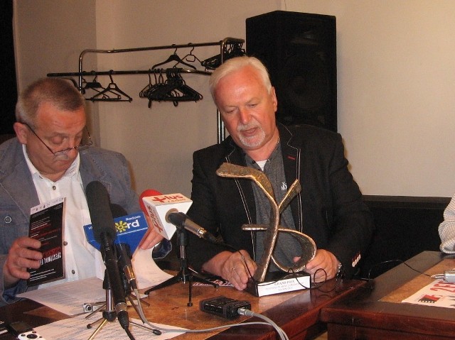 Najlepszy film otrzyma statuetkę z brązu autorstwa Jacka Szpaka mówią Andrzej Sobieraj i Wiesław Mizerski, organizatorzy festiwalu.