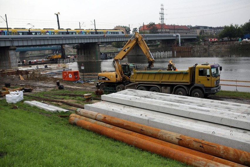 Trwa budowa nowych mostów kolejowych