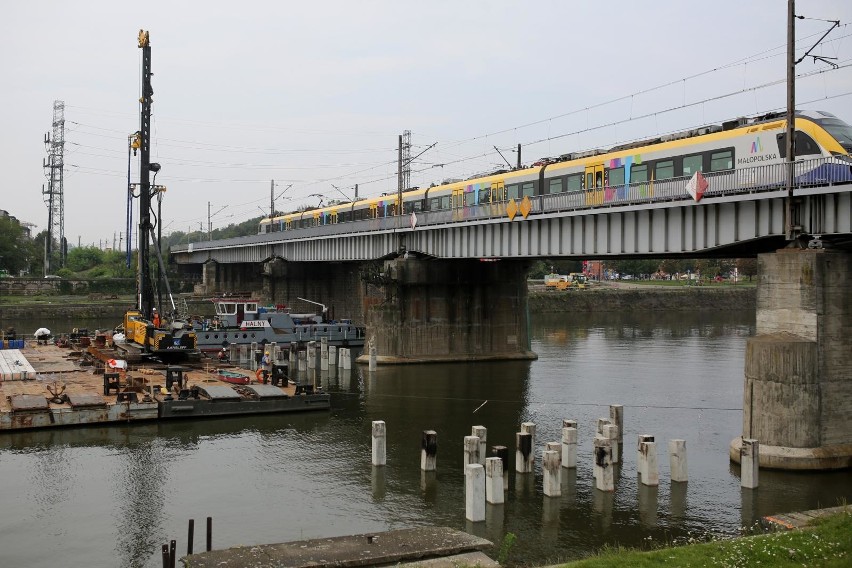 Trwa budowa nowych mostów kolejowych
