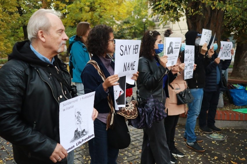 W Łodzi okazano solidarność protestującym Irańczykom ZDJĘCIA