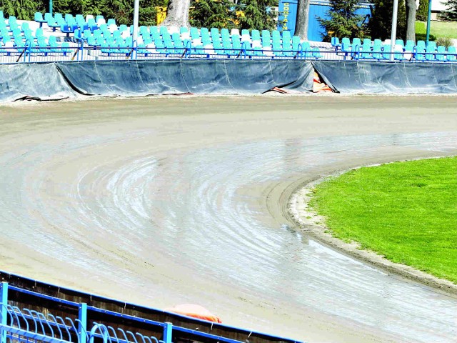 Z powodu opadów deszczu mecz PGE Marma-Unibax Toruń został przełożony na 27 maja.