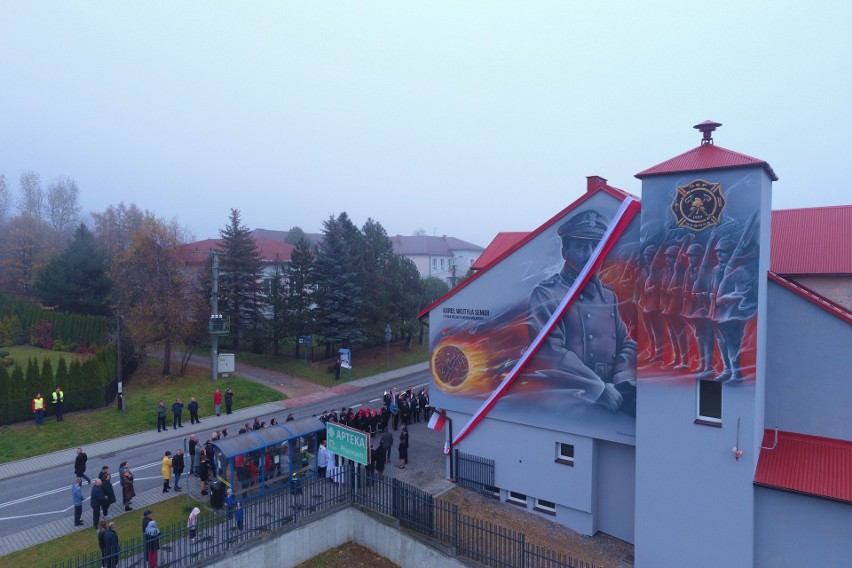 Mural Karola Wojtyły seniora na OSP Wysoka