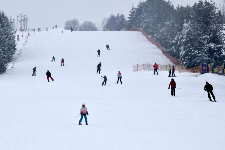 Fantastycznie warunki dla narciarzy i snowboardzistów na weekend. Świętokrzyskie stacje zapraszają na nocną jazdę [WIDEO, ZDJĘCIA]