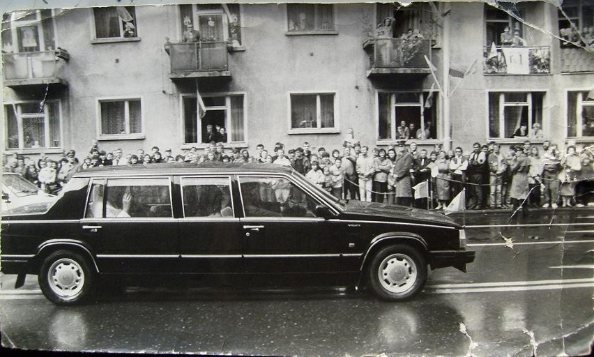 Przejazd Jana Pawła II ulicą Zwycięstwa 1 czerwca 1991 roku.