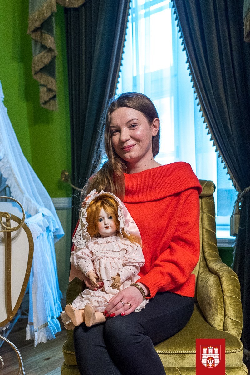 Unikatowa 130-letnia lalka trafiła z Francji do zgierskiego muzeum