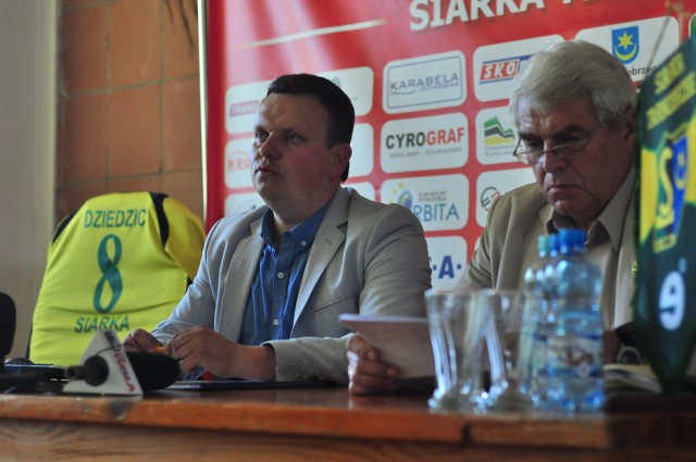 Prezes Spółki Akcyjnej Siarka Tarnobrzeg Dariusz Dziedzic (z lewej) podaje się do dymisji.
