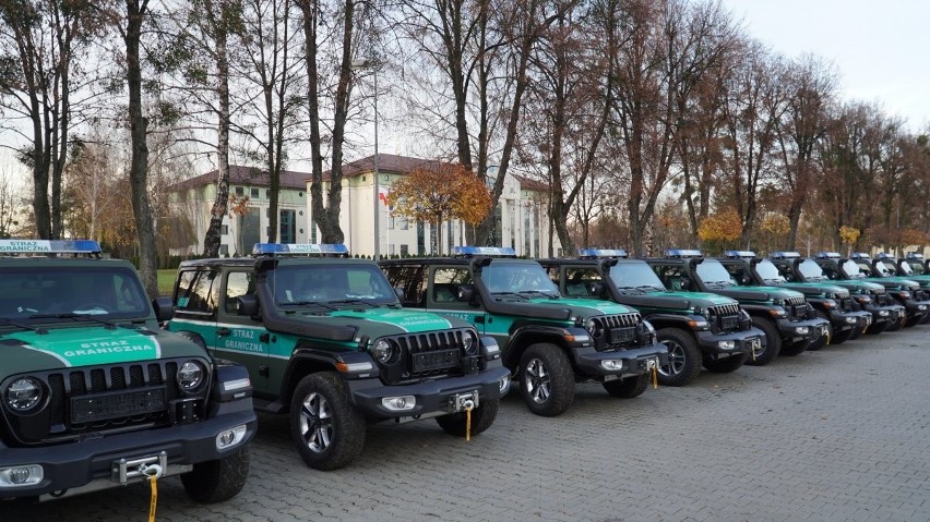 Nowe pojazdy w podlaskiej straży granicznej. To Jeepy Wrangler Sahara (zdjęcia)