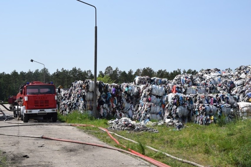 Koszty wywiezienia tekstyliów w Kamieńca to ponad 21,5 mln zł. Firma z Częstochowy oszacowała koszty wywozu odpadów. Kto poniesie koszty?