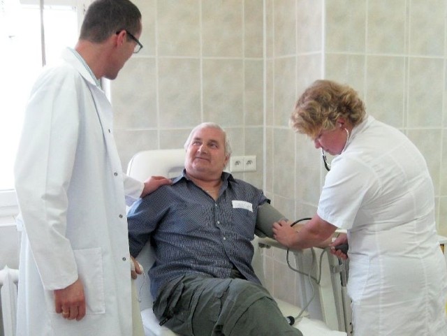 Pacjenci przychodzą na oddział na kilka godzin. Na zdjęciu: Benedykt Spika ze Starachowic podczas terapii.