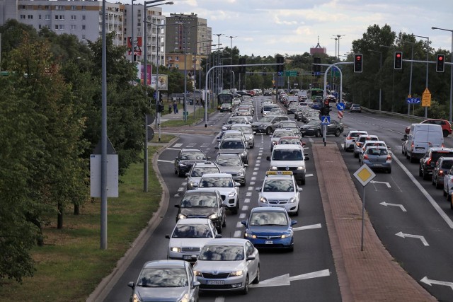 Ogromny korek na ulicy Mieszka I w Poznaniu