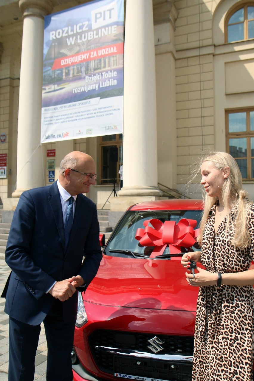 Wziął podatek, dał samochód. Lublin wręczył główną nagrody w konkursie „Rozlicz PIT w Lublinie” 