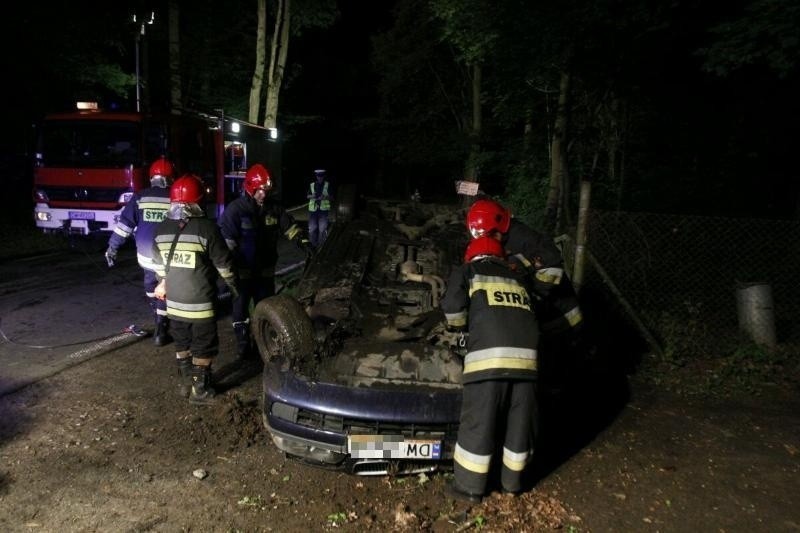 Wrocław: Wypadek na Marszowickiej. BMW dachowało (ZDJĘCIA)