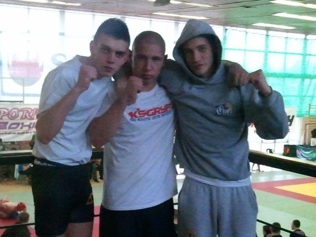 Trzech zawodników MMA Gryf Słupsk po raz pierwszy wzięło udział w turnieju juniorów Amatorskiej Ligi MMA w Sochaczewie. 