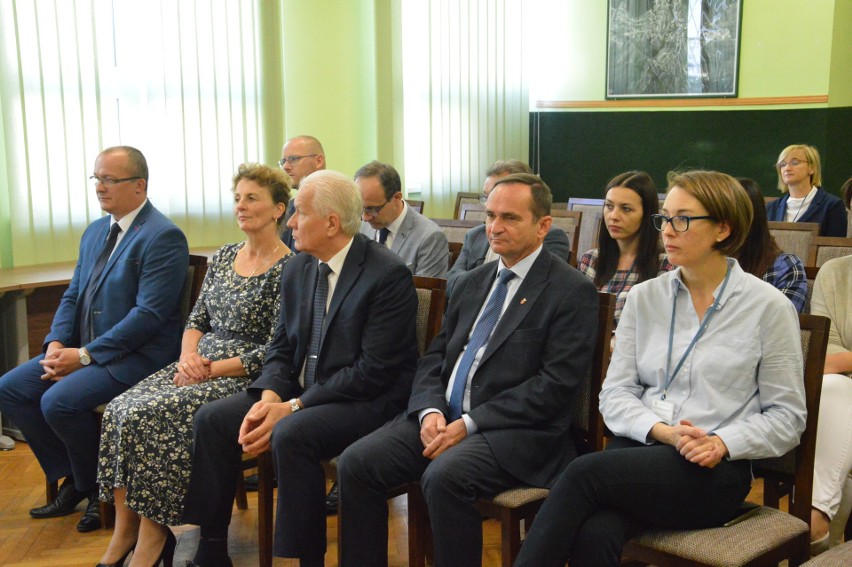 Proszowice. Powiat i gminy dostaną pieniądze na drogi